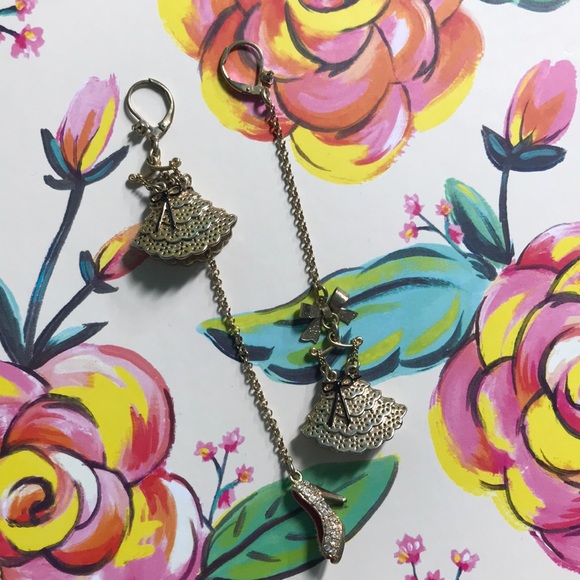 Betsey Johnson Dress Mismatched Earrings Gold - Picture 1 of 5
